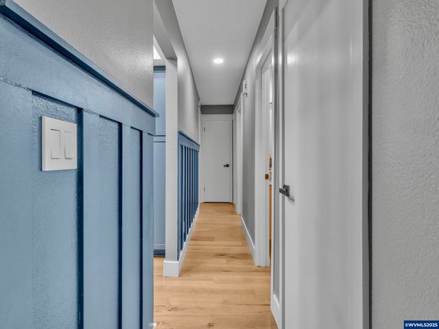 2451 Crestview Dr S, Salem, OR 97302