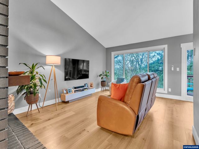 2451 Crestview Dr S, Salem, OR 97302