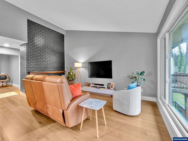 2451 Crestview Dr S, Salem, OR 97302