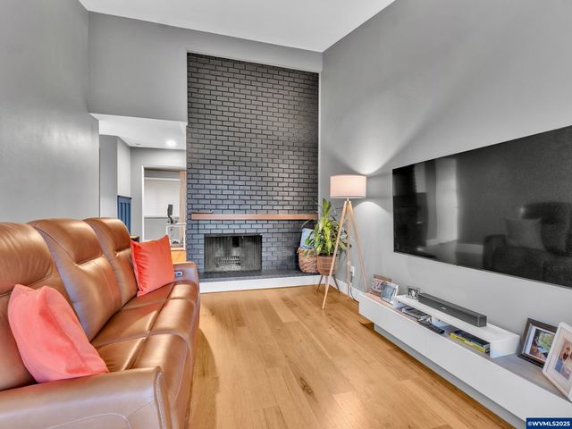 2451 Crestview Dr S, Salem, OR 97302