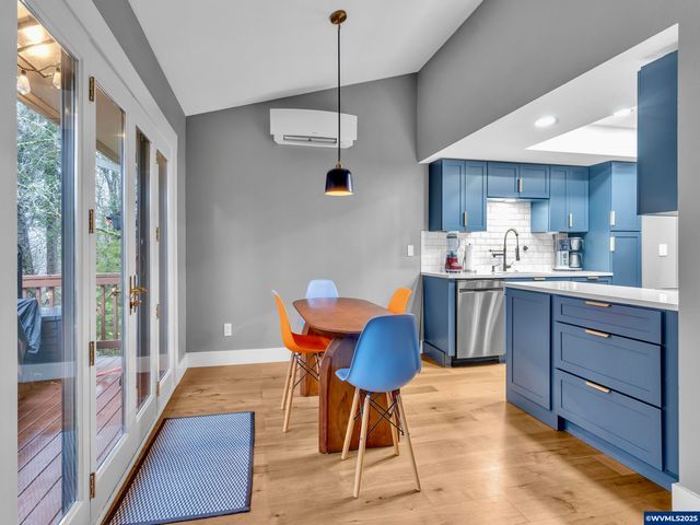 2451 Crestview Dr S, Salem, OR 97302