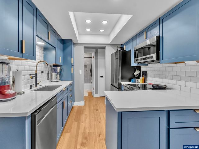 2451 Crestview Dr S, Salem, OR 97302