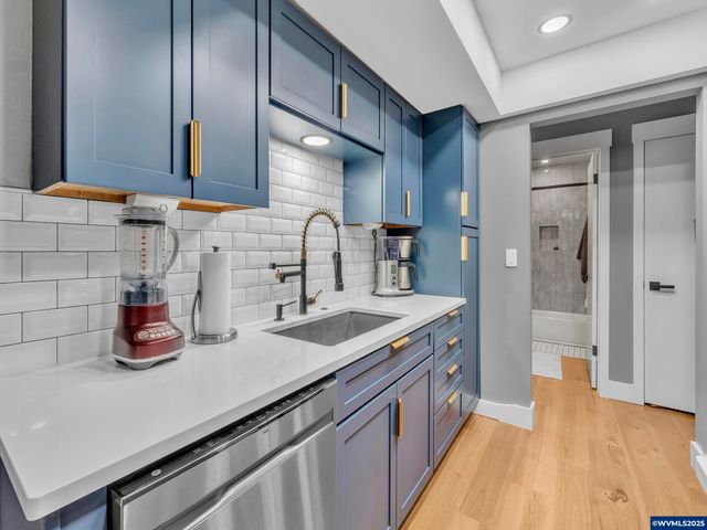 2451 Crestview Dr S, Salem, OR 97302