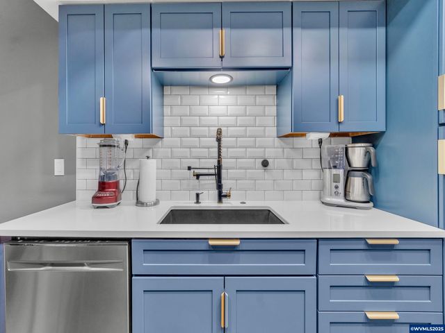 2451 Crestview Dr S, Salem, OR 97302