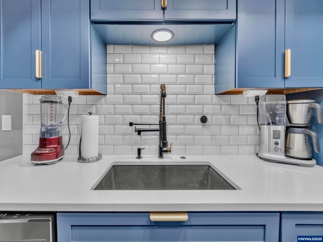 2451 Crestview Dr S, Salem, OR 97302