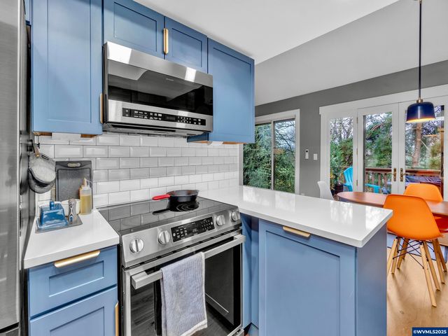 2451 Crestview Dr S, Salem, OR 97302