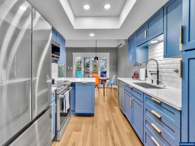 2451 Crestview Dr S, Salem, OR 97302