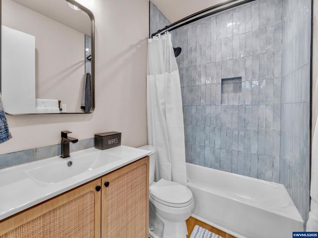 2451 Crestview Dr S, Salem, OR 97302