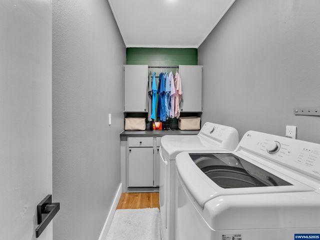 2451 Crestview Dr S, Salem, OR 97302