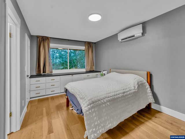 2451 Crestview Dr S, Salem, OR 97302