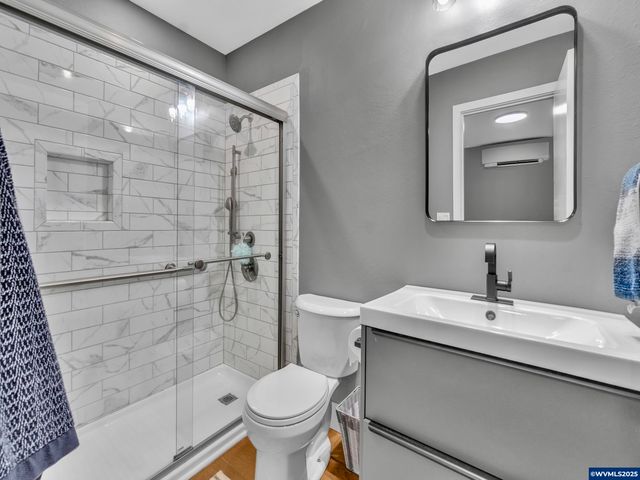 2451 Crestview Dr S, Salem, OR 97302