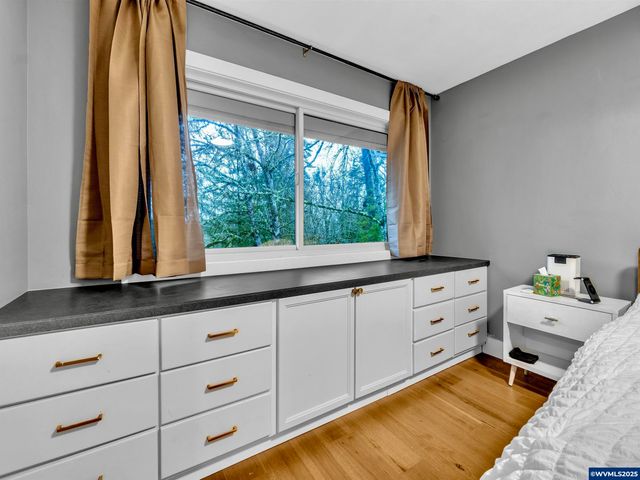 2451 Crestview Dr S, Salem, OR 97302