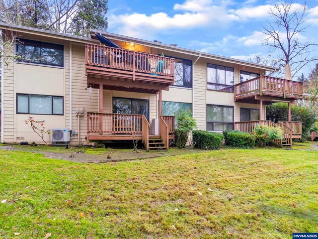 2451 Crestview Dr S, Salem, OR 97302