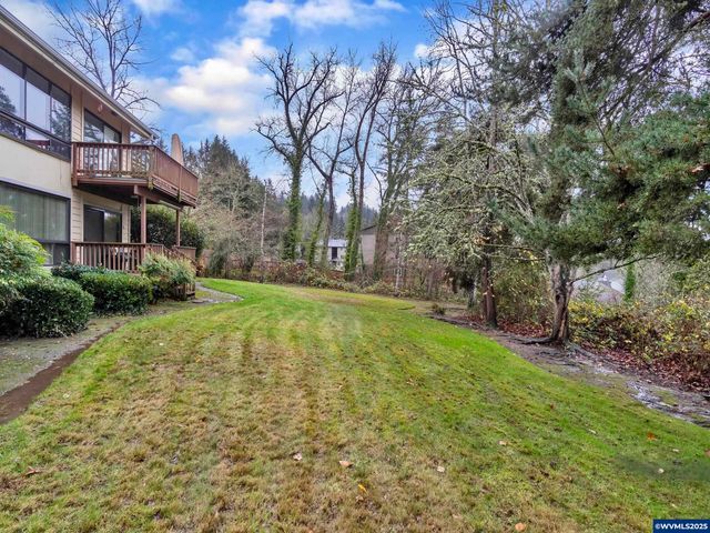 2451 Crestview Dr S, Salem, OR 97302