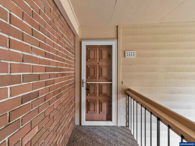 2451 Crestview Dr S, Salem, OR 97302