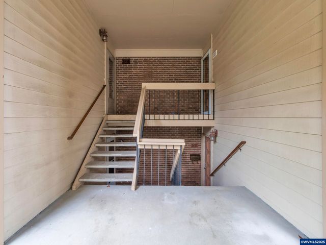 2451 Crestview Dr S, Salem, OR 97302