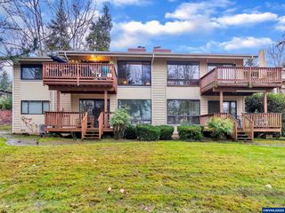 2451 Crestview Dr S, Salem, OR 97302