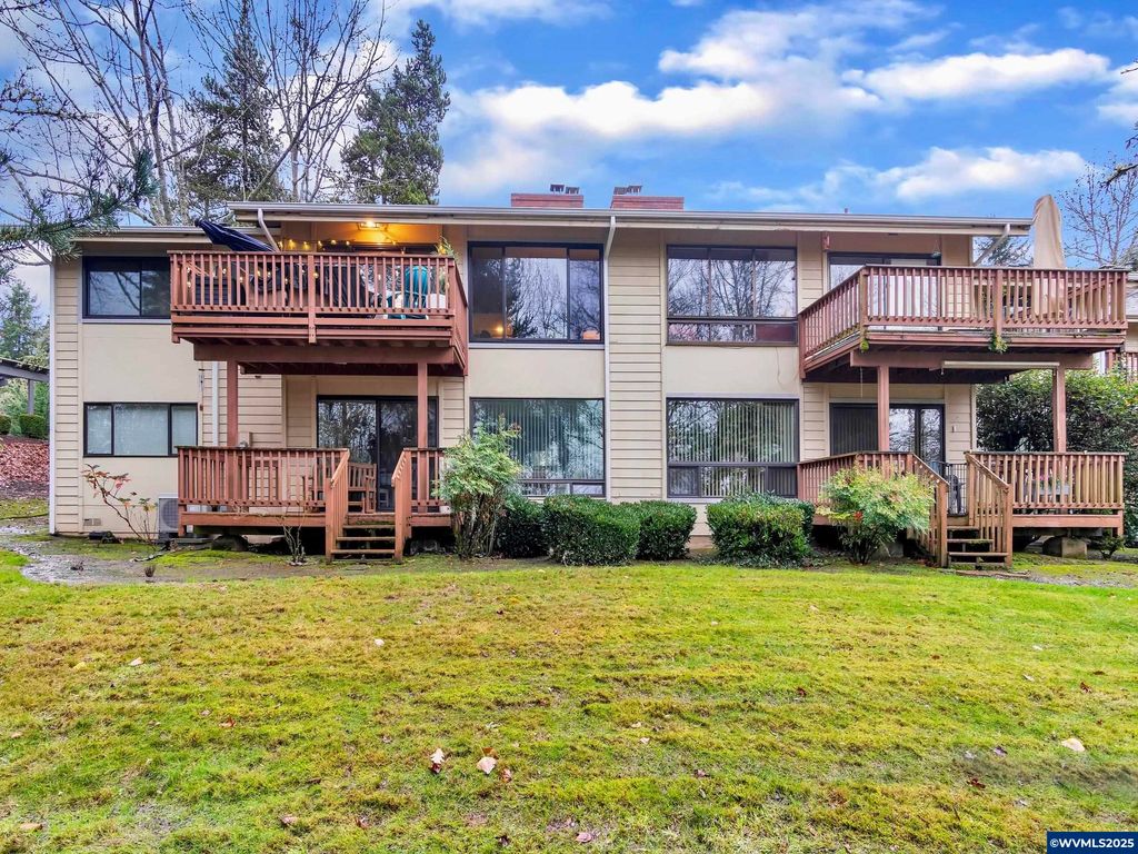 2451 Crestview Dr S, Salem, OR 97302