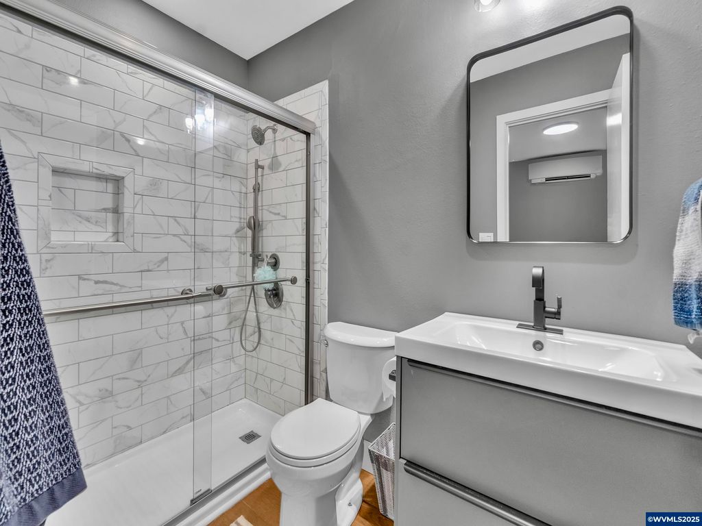 Image 28 of property listing at 2451 Crestview Dr S, Salem, OR 97302