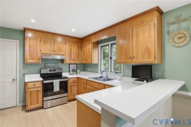 9329 Kings Charter Dr, Mechanicsville, VA 23116