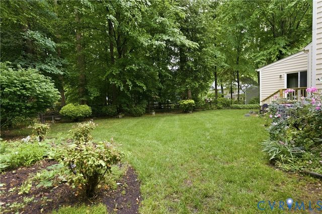 9329 Kings Charter Dr, Mechanicsville, VA 23116