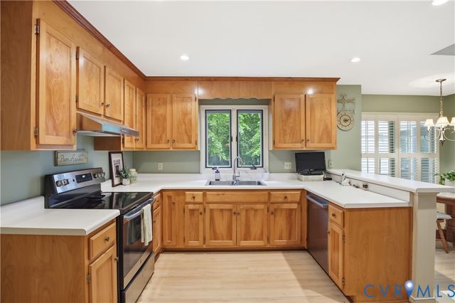 9329 Kings Charter Dr, Mechanicsville, VA 23116