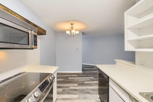 9141 Highway 55 203, Golden Valley, MN 55427
