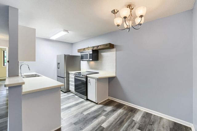 9141 Highway 55 203, Golden Valley, MN 55427