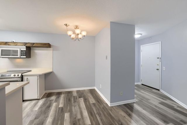 9141 Highway 55 203, Golden Valley, MN 55427