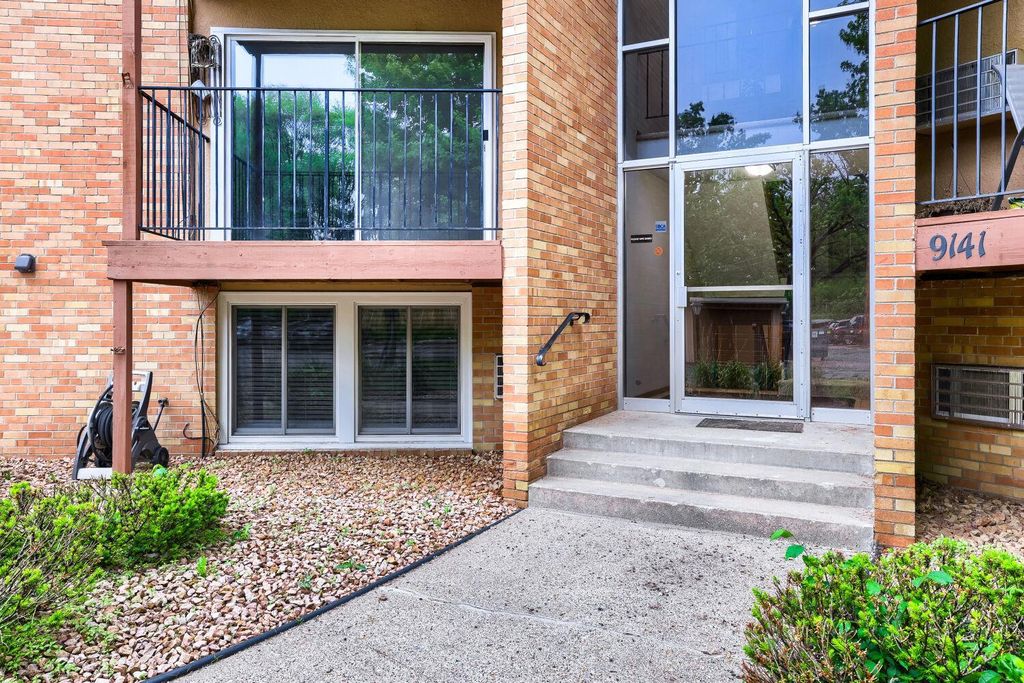 9141 Highway 55 203, Golden Valley, MN 55427