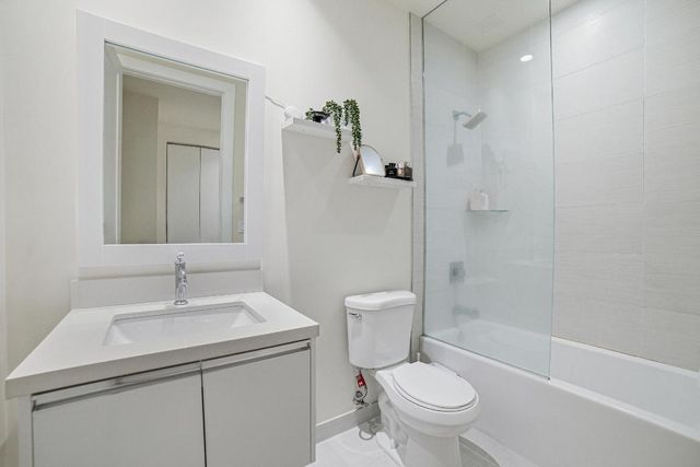 6415 NW 102nd Path 201, Miami, FL 33178