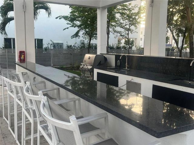 6415 NW 102nd Path 201, Miami, FL 33178