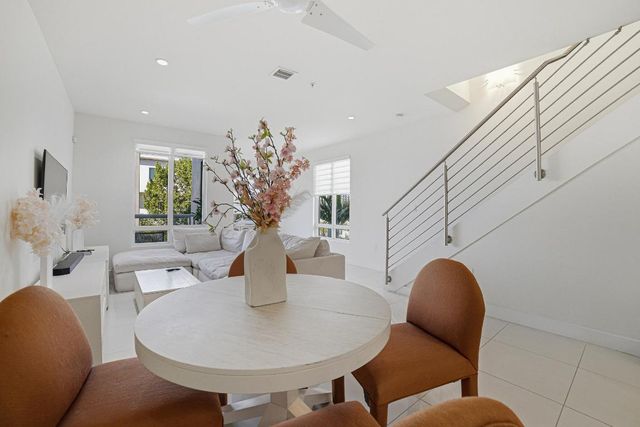 6415 NW 102nd Path 201, Miami, FL 33178