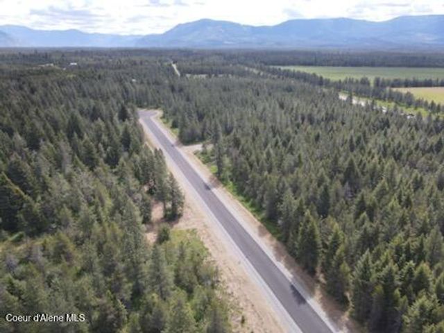 7304 E Autry Ln, Athol, ID 83801