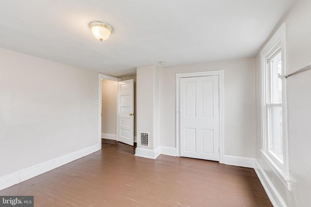 517 LINDEN AVE, Burlington, NJ 08016