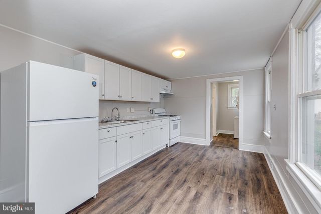 517 LINDEN AVE, Burlington, NJ 08016