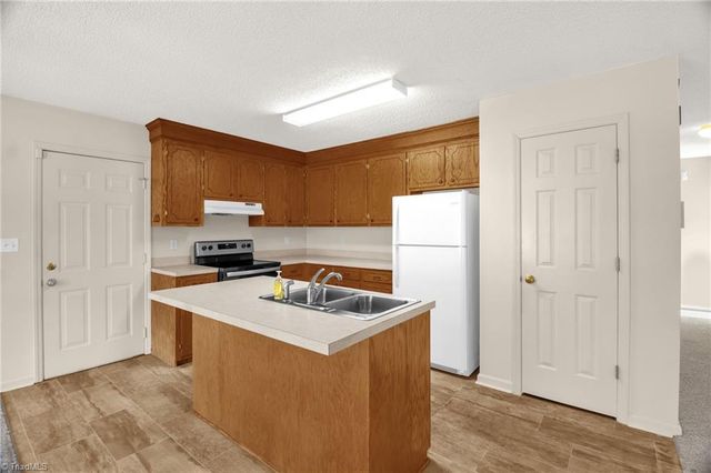 2001 Sunshine Lane, Lexington, NC 27295