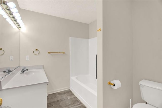 2001 Sunshine Lane, Lexington, NC 27295