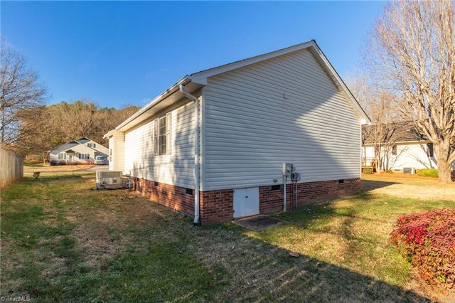 2001 Sunshine Lane, Lexington, NC 27295