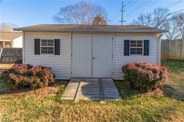 2001 Sunshine Lane, Lexington, NC 27295