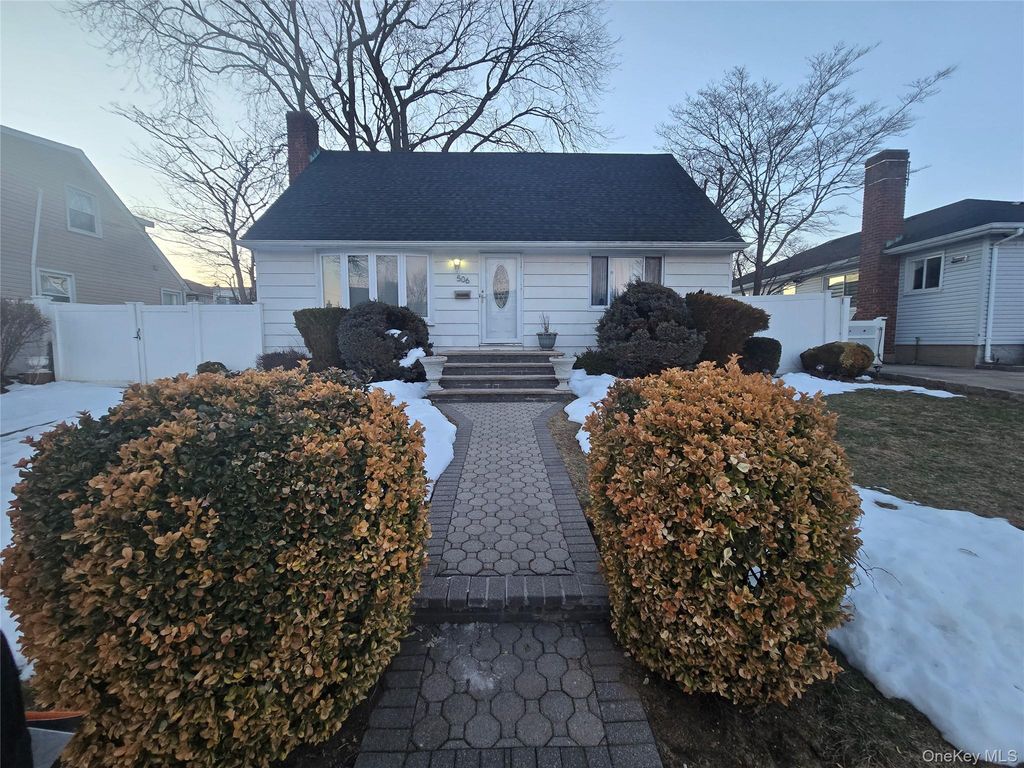 506 Froehlich Place, Elmont, NY 11003