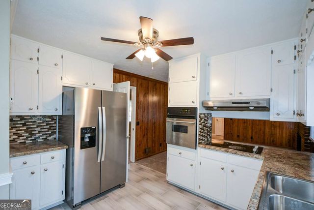 1316 White Oak Street SE, Conyers, GA 30013