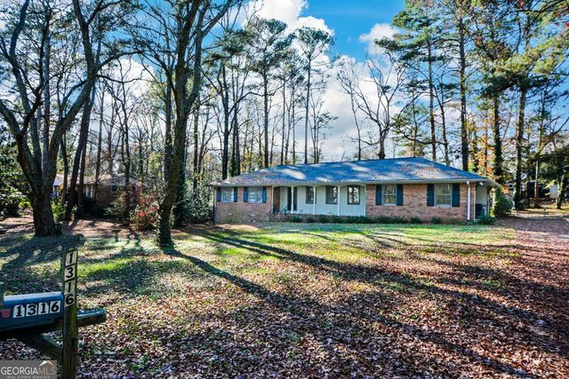 1316 White Oak Street SE, Conyers, GA 30013