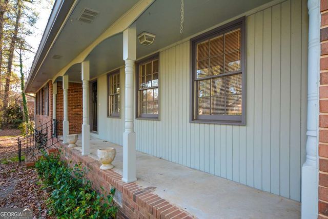 1316 White Oak Street SE, Conyers, GA 30013