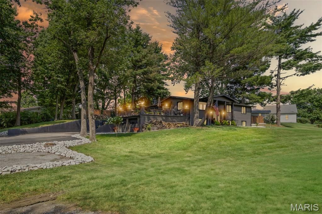 Image 1 of property listing at 1101 Walnut Street, Jerseyville, IL 62052