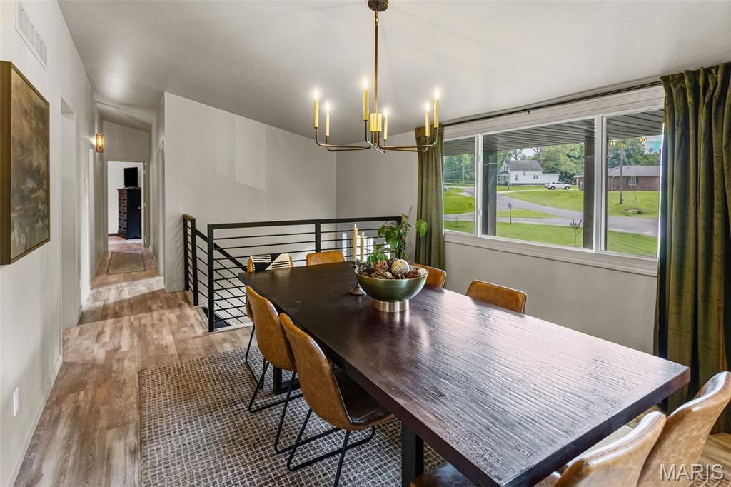 Image 35 of property listing at 1101 Walnut Street, Jerseyville, IL 62052