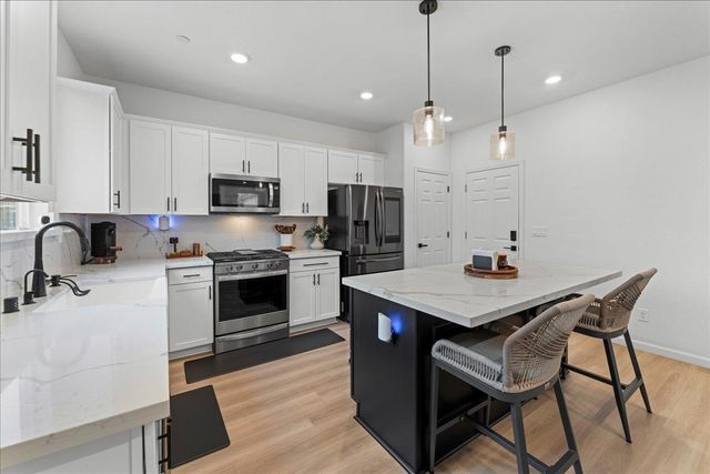 3651 McGuire Dr, Stockton, CA 95205