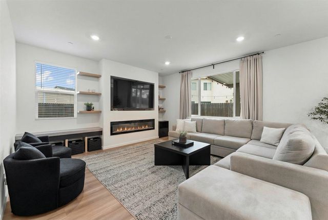 3651 McGuire Dr, Stockton, CA 95205