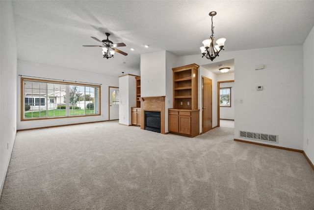 1055 74th Street NE, Cedar Rapids, IA 52402