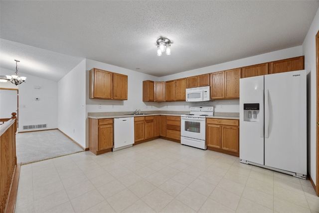 1055 74th Street NE, Cedar Rapids, IA 52402